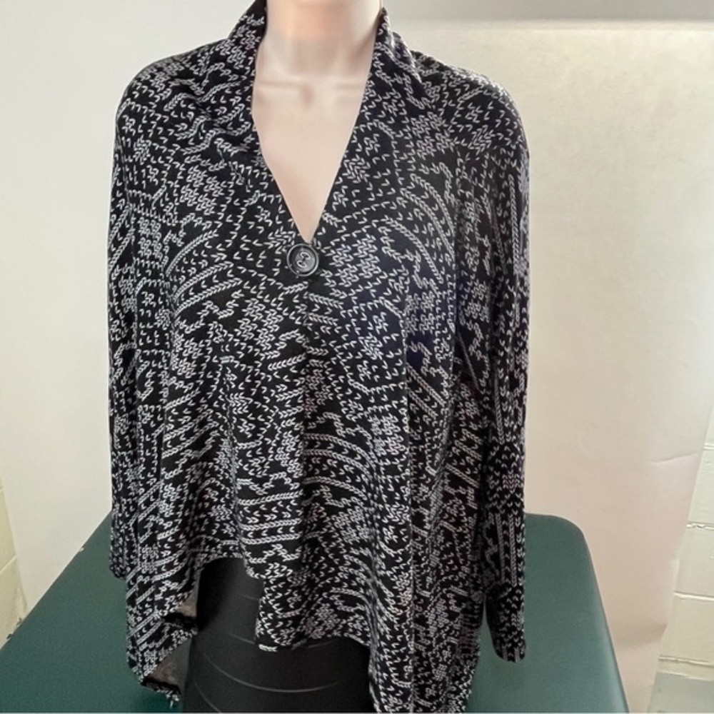 Bobeau Women’s Gray Knit Poncho Cape Single Button Size Small (548)